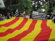 La bandera que serà hisada a Montjuïc el dia 17 davant la casa on va ser detingut Companys a la Baule